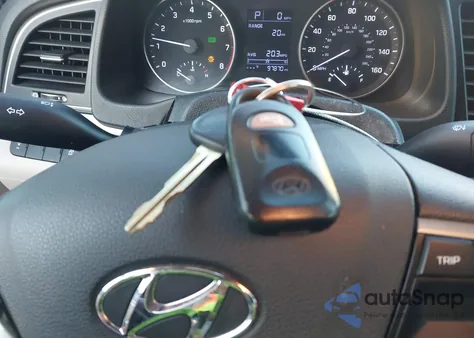 2017 Hyundai Elantra Se из США, поврежденный, VIN KMHD74LF4HU083257